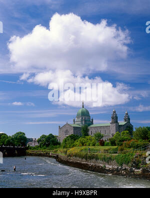 La Cathédrale de Galway et la rivière Corrib, comté de Galway, Irlande Banque D'Images