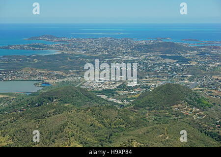 Vue aérienne de la ville de Nouméa sur la côte sud-ouest de l'île de Nouvelle-Calédonie, océan Pacifique sud Banque D'Images