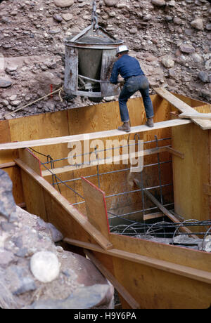 Grand canyon nps 11827192244 pipeline Trans-canyon (2477) Historique de la construction du pont d'argent Banque D'Images