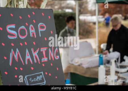 L'USDA promeut l'agriculture locale par le biais de marchés fermiers et de programmes éducatifs qui encouragent une alimentation saine et soutiennent les communautés locales. Banque D'Images