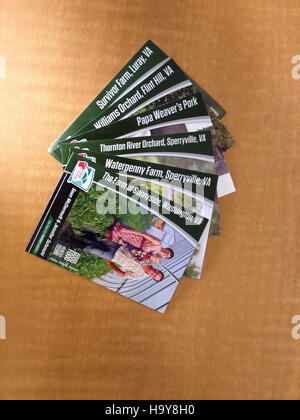 Le programme F2S (Farm to School) du ministère de l’Agriculture des États-Unis promeut une alimentation saine et une éducation agricole par le biais de cartes d’échange qui mettent en valeur les agriculteurs et les producteurs alimentaires locaux. Banque D'Images