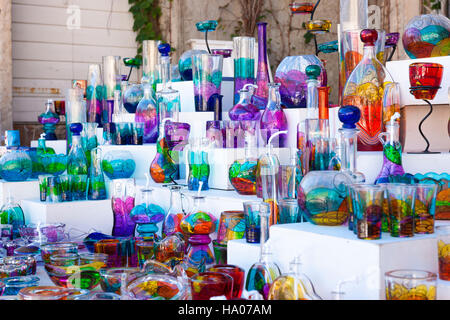 Ornements de verre coloré sur un étal en Dubrovnik, Croatie. Banque D'Images