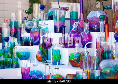 Ornements de verre coloré sur un étal en Dubrovnik, Croatie. Banque D'Images