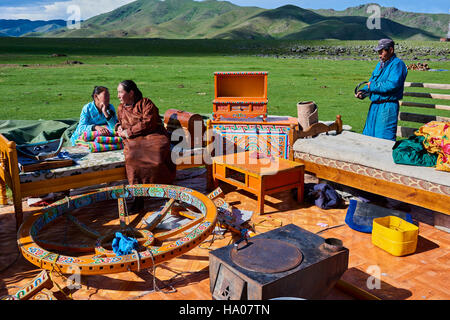La Mongolie, province Övörkhangaï, Okhon Valley Camp nomade, dans la migration Banque D'Images
