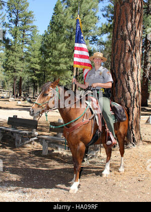 Grand canyon nps 14470569819 30 juin 2014 Cérémonie de dépôt de gerbes - GC - cimetière des pionniers 58 anniversaire de TWA 4,5 Collision en vol UAL. DB009 Banque D'Images