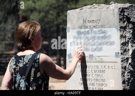 Grand canyon nps 14677119433 30 juin 2014 Cérémonie de dépôt de gerbes - GC - cimetière des pionniers 58 anniversaire de TWA 4,5 Collision en vol UAL. DB061 Banque D'Images