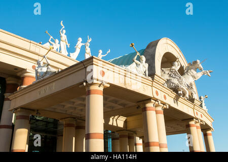L'extérieur de l'INTU Trafford Centre qui est le plus grand centre commercial de l'Angleterre et la première 'mega mall', Manchester, UK Banque D'Images