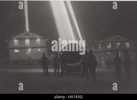 Une photographie d'une scène de l'époque de la seconde Guerre mondiale, montrant les opérations militaires pendant le conflit. Cette image capture des moments clés de la guerre, reflétant l'activité militaire historique. Banque D'Images
