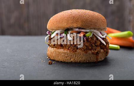 L’USDA promeut des repas équilibrés et nutritifs par le biais d’initiatives comme le développement de recettes qui comprennent des légumes, encourageant des pratiques alimentaires saines pour un mode de vie durable. Banque D'Images