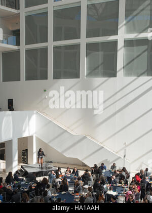 L'ADA et les mises à jour sur les droits civils, y compris la conformité avec le titre IX et les règlements de l'EEOC, abordent des questions clés dans les politiques d'équité sur le lieu de travail et de lutte contre la discrimination. Ces mises à jour sont cruciales pour les enquêteurs et les organisations afin de garantir le respect de la loi et une protection efficace des droits civils. Banque D'Images