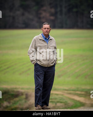 Cette image montre des champs agricoles à Wakefield, en Virginie, connue comme la capitale mondiale de l'arachide. Il met en lumière les pratiques de culture de l'arachide et de gestion des cultures, y compris les cultures de couverture et la culture du coton, soutenues par le Département américain de l'Agriculture. Banque D'Images