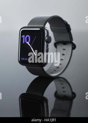 L acier brillant s rie 2 Apple Watch smartwatch avec horloge