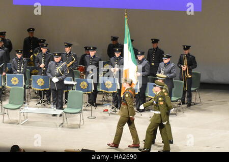 Dublin, Irlande. 25Th Nov, 2016. Plus de 2 000 personnes se sont réunies à la Convention Centre de Dublin à devenir l'État le plus récent de citoyens. Depuis les cérémonies de citoyenneté a commencé il y a cinq ans, 95 000 personnes de 170 pays ont fait leur chemin à l'immeuble sur les quais à prêter un serment de fidélité à l'Irlande. © John Rooney/Pacific Press/Alamy Live News Banque D'Images