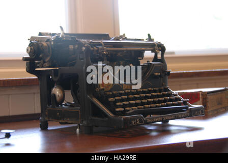 Une image historique du parc national de Valley Forge, montrant une machine à écrire à la gare, capturant un moment de l'histoire où le parc se connecte avec le passé et le présent à travers ses structures et artefacts préservés. Banque D'Images
