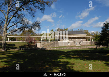 Une image historique de la gare du parc national de Valley Forge, mettant en valeur la canopée complète. Cette image donne un aperçu des transports pendant la période révolutionnaire américaine, soulignant l'importance historique de la région. Banque D'Images