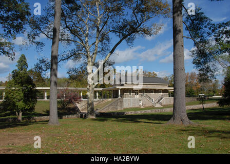 Le parc national de Valley Forge abrite une gare ferroviaire historique qui remonte à la période coloniale. Ce lieu a joué un rôle essentiel pendant la Révolution américaine, offrant aux visiteurs une perspective historique sur le transport et la logistique militaire de l'époque. Banque D'Images