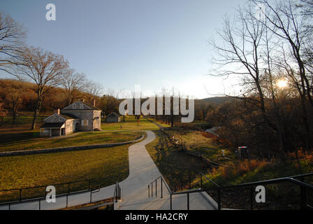 Une vue depuis la plate-forme de la gare du parc historique national de Valley Forge, mettant en valeur le siège du parc et son importance historique dans l'histoire américaine. Banque D'Images