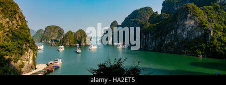 La baie d'Halong, Vietnam, Asie Banque D'Images