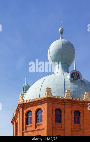 Les arènes de Campo Pequeno Arena. Détail de l'un des dômes caractéristique au 19e siècle de style néo-mauresque. Banque D'Images