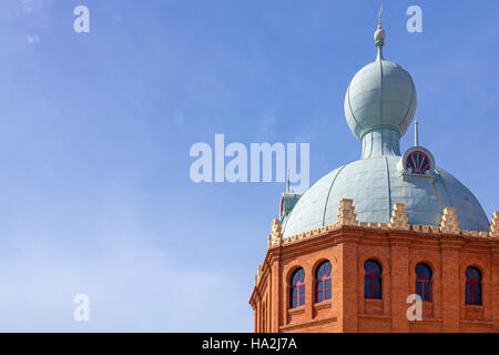 Les arènes de Campo Pequeno Arena. Détail de l'un des dômes caractéristique au 19e siècle de style néo-mauresque. Banque D'Images