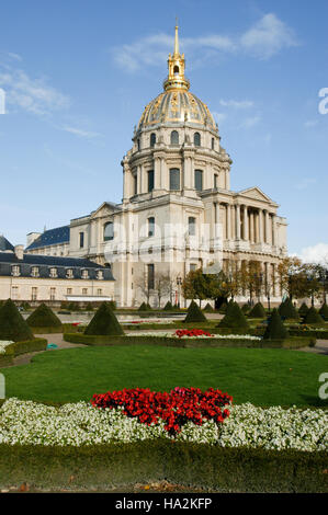 Paris, France - 4 novembre 2002 : Les Invalides est un complexe de musées et tombe à Paris - Musée d'histoire militaire de la France et de la tombe de Napoléon Bona Banque D'Images