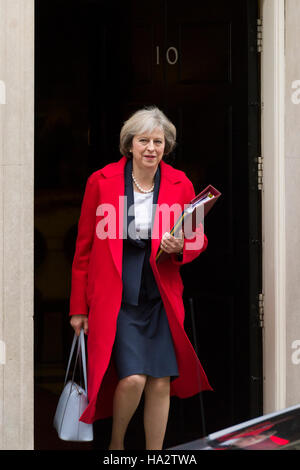 Theresa May, le Premier ministre britannique, en laissant 10 Downing Street, Londres, Angleterre Banque D'Images