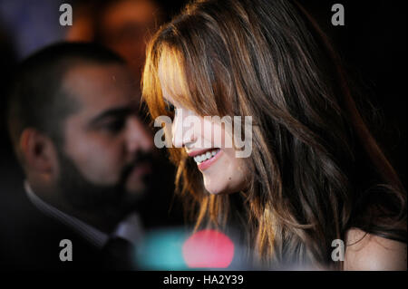 Jennifer Lawrence arrive au 28e Festival du Film de Santa Barbara - l'honorer avec le rendement exceptionnel de l'Année tenue à Arlington Theater le 2 février 2013 à Santa Barbara, en Californie. Banque D'Images