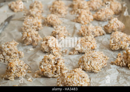 Préparation des boules de riz ou arancine Banque D'Images