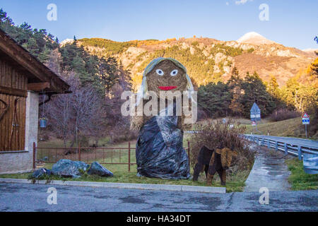 Paysage dans la municipalité de Brusson dans la Région Vallée d'Aoste, au nord ouest de l'Italie. La ferme de "ondeynaz & Gamba' est affiché. Banque D'Images