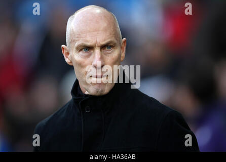 Swansea City manager Bob Bradley au cours de la Premier League match au Liberty Stadium, Swansea. Banque D'Images