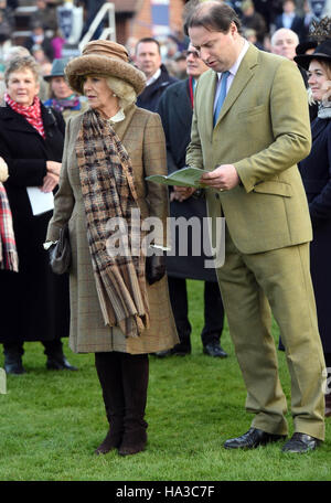 La duchesse de Cornouailles assiste à la 60e marche du Hennessy Gold Cup à l'Hippodrome de Newbury à Newbury. Banque D'Images