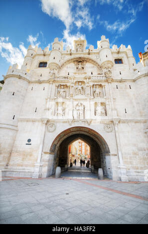 Vue panoramique de l'ancien célèbre arc de St Mary à Burgos, Espagne Banque D'Images