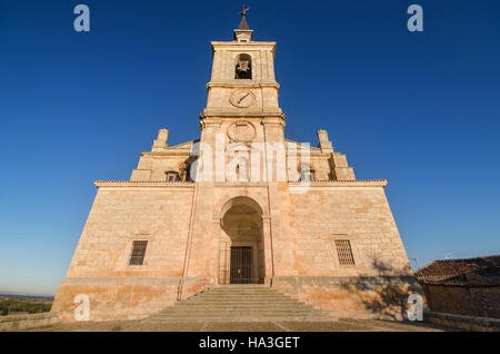 Vue panoramique de l'église San Pedro au coucher du soleil, Lerma, Burgos, Espagne. Banque D'Images