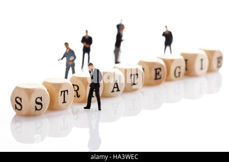 Stratégie, stratégie pour l'allemand, écrit avec des lettres et chiffres manager miniature Banque D'Images