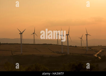 Ferme éolienne, éoliennes à Foggia, Pouilles, Italie du Sud, de l'Europe Banque D'Images