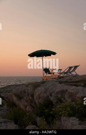 Dernier recours sur les rochers, vacances, l'île de San Domino, l'île de Tremiti, Mer Adriatique, Gargano, Foggia, Italie, Europe Banque D'Images