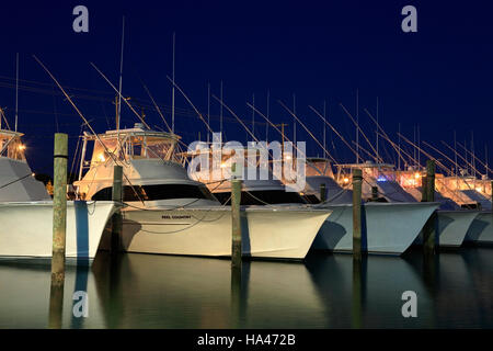 Les bateaux de pêche dans la région de Morehead City, Caroline du Nord, dans la nuit. Banque D'Images