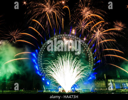 D'artifice dans le London Eye à Londres, Royaume-Uni. Banque D'Images