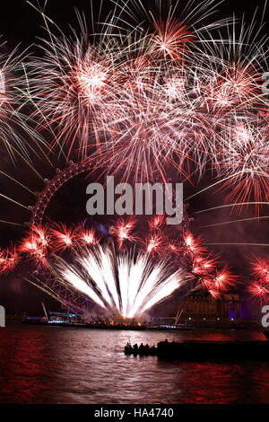 D'artifice dans le London Eye à Londres, Royaume-Uni. Banque D'Images