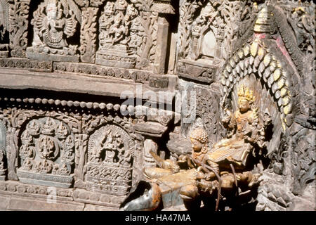 Durbar Square. Sundari Chowk. Royal Bath, Vishnu sur Garuda. Patan, Népal. Banque D'Images