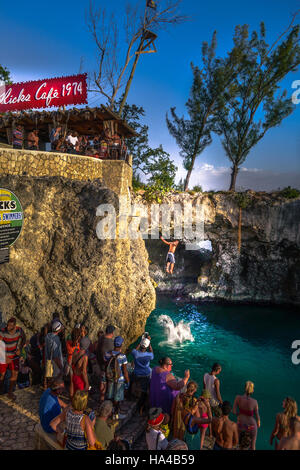 Ricks cafe cliff jump Banque D'Images