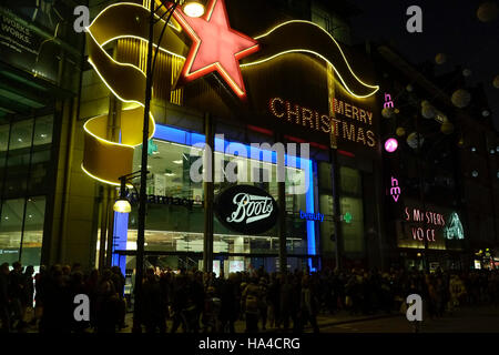 Londres, Royaume-Uni. 26 novembre 2016. Les lumières de Noël sur Bond Street, Londres. Credit : claire doherty/Alamy Live News Banque D'Images