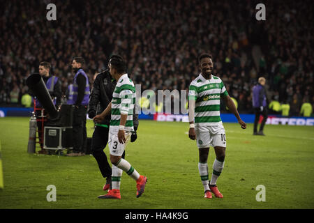 Glasgow, Royaume-Uni. 27 Nov, 2016. Les joueurs celtiques célèbrent à la fin Crédit : Tony Clerkson/Alamy Live News Banque D'Images