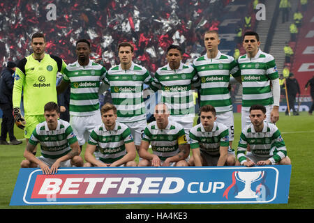 Aberdeen v Celtic, Betrfred finale de Coupe de Ligue, Glasgow, Royaume-Uni. 27 Nov, 2016. L'équipe de Celtic s'aligne avant le match Crédit : Tony Clerkson/Alamy Live News Banque D'Images