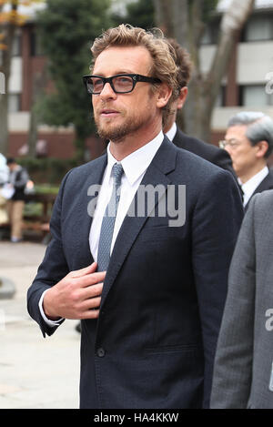 Tokyo, Japon. 27 Nov, 2016. L'acteur australien Simon Baker Directeur et assiste à la 36e marche de la Japan Cup (G1) à l'Hippodrome de Tokyo le 27 novembre 2016, Tokyo, Japon. Baker est venu au Japon pour assister à la 36e marche de la Japan Cup (G1) en association avec la société horlogère suisse Longines. Bien connue pour le rôle principal dans la série TV The Mentalist, Baker a été agissant en tant qu'Ambassadrice de l'Elégance Longines depuis 2012. Credit : Rodrigo Reyes Marin/AFLO/Alamy Live News Banque D'Images