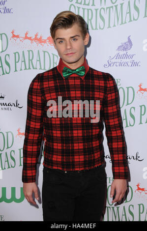 Hollywood, CA, USA. 27 Nov, 2016. Garrett Clayton. 85e congrès annuel qui a eu lieu le défilé de Noël de Hollywood Hollywood Blvd. Credit : Birdie Thompson/AdMedia/ZUMA/Alamy Fil Live News Banque D'Images