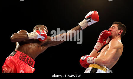 Andrea Scarpa Ohara et Davies lors de la WBC super léger d'argent au bout de titre SSE Arena, Wembley. Banque D'Images