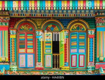 Façade colorée de capacités dans Little India, Singapour Banque D'Images