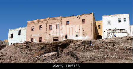 Quelques maisons anciennes à Qurnet Murai sur la rive ouest du Nil à Louxor, Égypte Banque D'Images