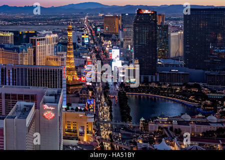 Vue aérienne de la bande le soir, Las Vegas, Nevada, USA Banque D'Images